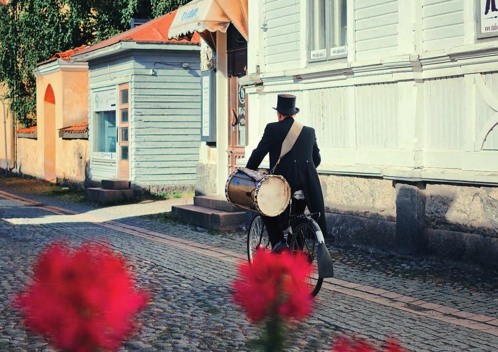 Sunnuntai 30.7. Tlees pihal, uuvottel ymprilles Vanha Rauma Yhdistyksen avoimet pihat/kirpputoritapahtuma. Kaupunkilaisilla ja turisteilla on mahdollisuus tutustua Vanhan Rauman pihoihin.