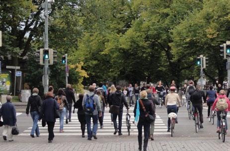 KESKUSTA Jalankulku-, joukkoliikenne- ja autokaupungin järjestelmät kohtaavat kaupungin keskustassa.