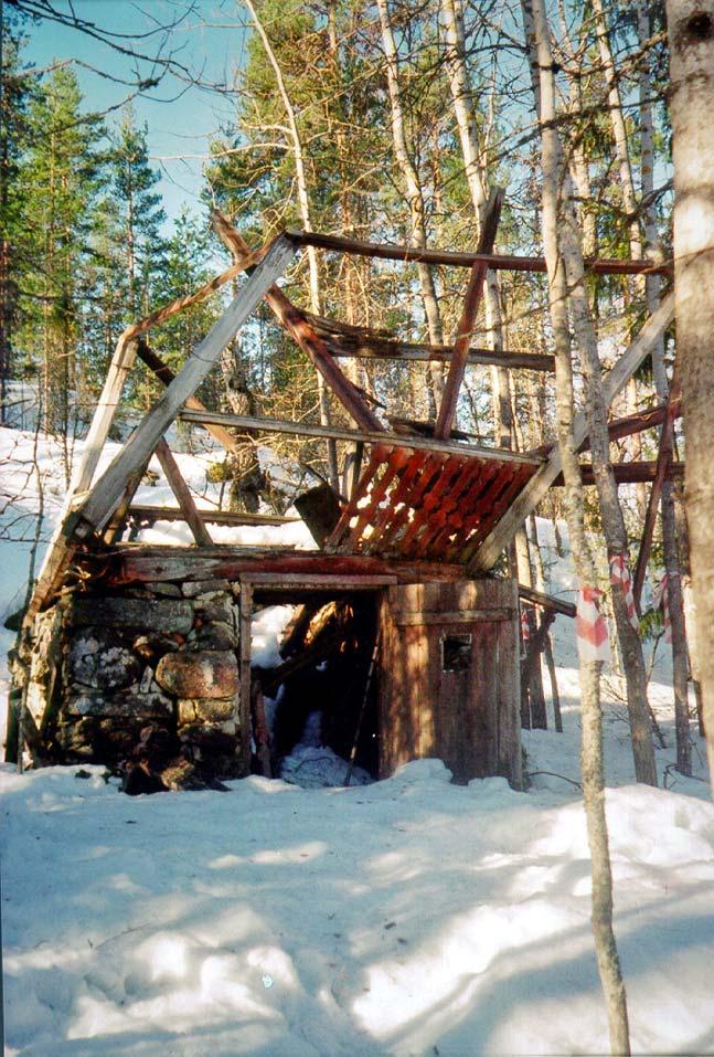 2. Pyöräsalmi 2005 Vuodelta 2004 kesken jäänyt Ristiinan Pyöräsalmessa sijaitsevan huvilan laituri sekä uimakoppi rakennettiin loppuun. Lisäksi rannan läheisyyteen rakennettiin huvimaja. 3.