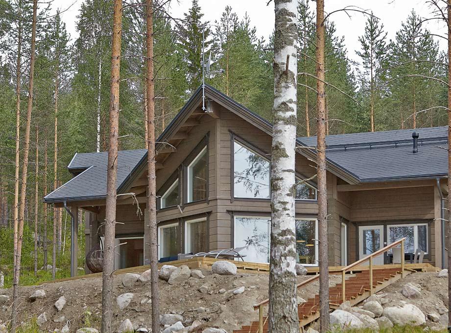 Suomen kauneimmat maisemat eivät ole pääteiden varsilla. Päästäkseen katselemaan Pyyveden komeita kalliosaaria Savonrannassa on mutkiteltava savolaisia sorateitä tovi ja vähän toistakin.