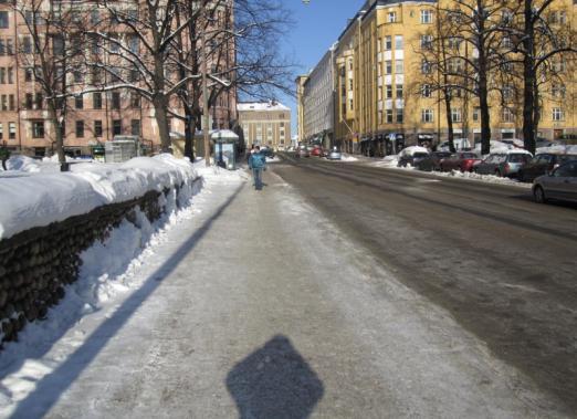 Hämeentie, Väinö Tannerin kentän reuna, aita muurin reuna 61. Merihakaan Sörnäisten rantatien yli johtava 62.