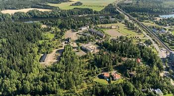 Pioneeripuiston nykytilanne sekä viisi kilpailuehdotusta.