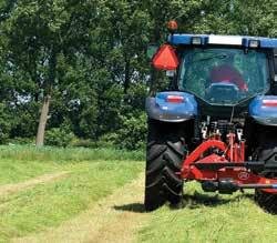 LELY SPLENDIMO Twin Pivot varmistaa täydellisen maanpinnan seuraamisen Jopa kaikkein epätasaisimmissa maasto