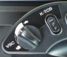 Tehokas luistonesto (K-TCS) Komatsun luistonesto (K-TCS) optimoi automaattisesti renkaiden pidon valittuun olosuhteeseen.