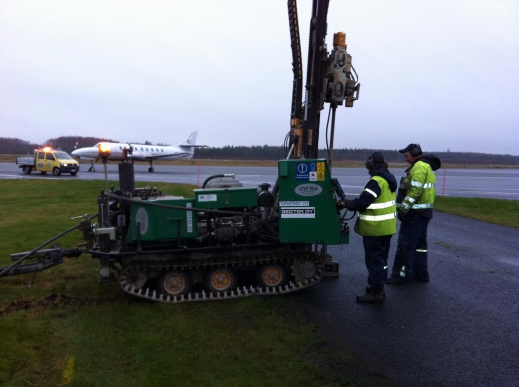 28 2.3.2. Keskiraskas kairausvaunu Keskiraskaat kairausvaunut painavat 2500 kg 5000 kg.