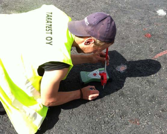 33 Kuva 31 Paikalleen mittaus robottitakymetrillä ja GNSS mittausjärjestelmällä.
