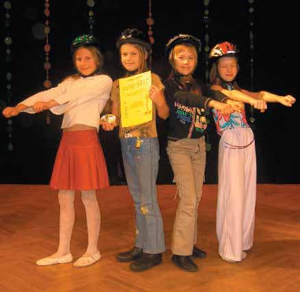 Detsember 2005 Viimsi Teataja 15 Viimsi huvikeskuses tantsiti omaloomingulisi tantse Juba kuus aastat järjepanu on Viimsi huvikeskuses toimunud valla laste ja noorte omaloominguliste tantsude