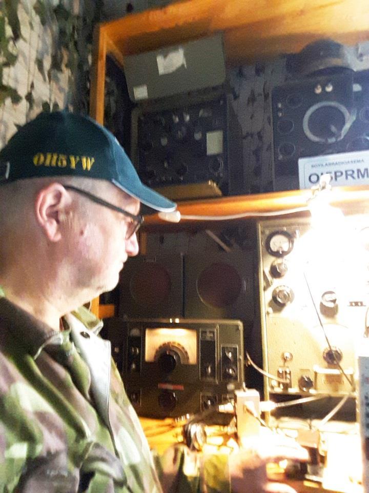 OI5PRM/SA OI5PRM/M Aivan ensimmäiseen CW-jaksoon klo 7.00SA en ehtinyt museolle ajelemaan, mutta jo klo. 9.00SA oli vanha rouva Bertta, VREHB viritetty kahdeksallekympille ja kusonpito saattoi alkaa.