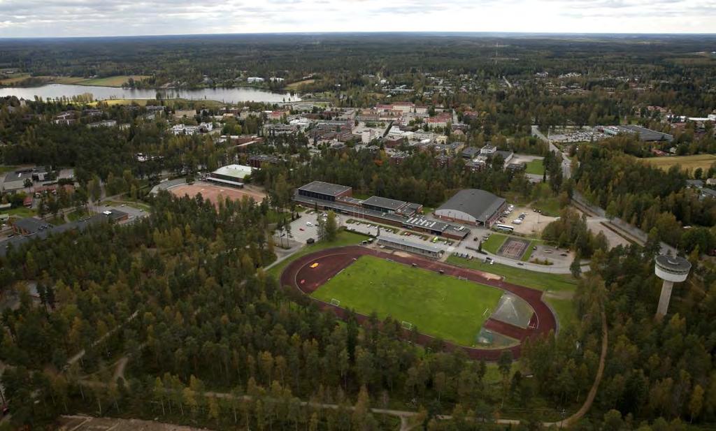 214005188 9 Virkistys Kaavamuutosalue rajautuu pohjoispuolella sijaitsevaan kansanpuistoon jolla sijaitsee laajalti urheilualueita sekä kattava pururataverkosto.
