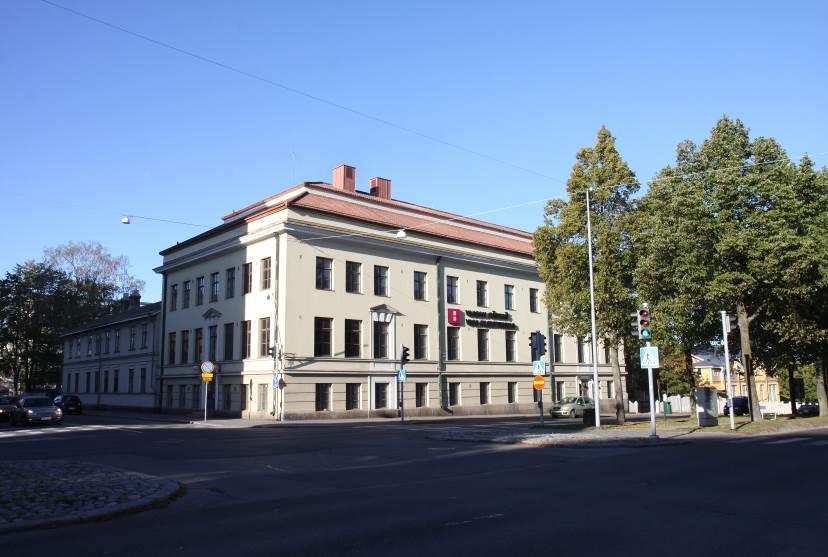 2 Kuva 2 Vaasan Sähkön entinen toimistorakennus Kirkkopuistikolta katsottuna.