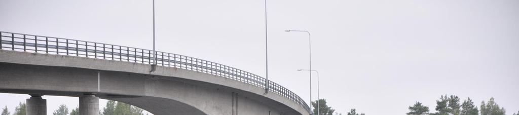 21 Puinen palkkisilta (Versowood), ei lopullinen kuva Kotelopalkkisillat Betoninen jännitetty kotelopalkkipoikkileikkaus soveltuu parhaiten pitkäjänteiseen palkkisiltaan, kun sillan pääjänteen pituus