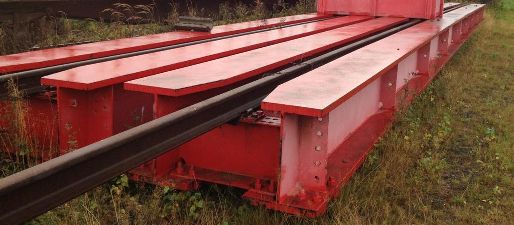 Tässä menetelmässä silta rakennetaan radan vieressä ja työnnetään siirtorataa pitkin paikalleen liikennekatkon aikana. Apusiltoja käytetään nykyään pääasiassa pelkästään rautatiesiltoja korjattaessa.