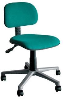 16 5.1.3 Tuolit, työskentelypinnat ja varastointi Tuolin liike tai tuolilla istuva henkilö voi synnyttää hyvinkin suuria jännitteitä.