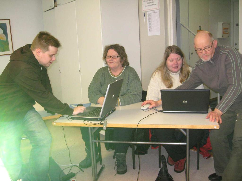 ryhmätilat sekä kokopäiväisten työntekijöiden toimistot. Jäsentupa on avoinna joka arkipäivä (ma-pe).
