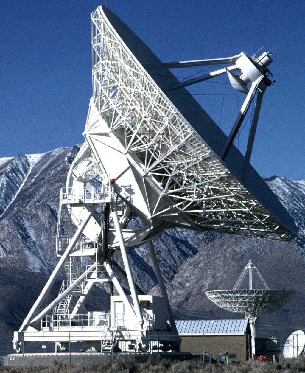 Radioteleskooppi Apupeilin kiinnitys Peilin tukirakenne Apupeilin kannattajat
