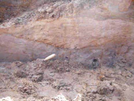 Kuva 40. Lanajuopa-muodostumaa kaivannossa T9 (Hevosluoto II). Kuvassa näkyy ristikerroksellista hiekkaa, joka tulkitaan kerrostuneeksi suiston uoman pohjalla. Kuva 41.