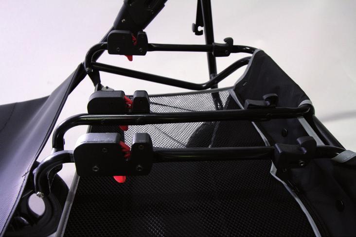 MONTERING AV SITTDEL / ISTUINOSSA ASENTAMINEN / MONTERING AV SPORTDEL / MONTERING AF SÆDE / ASSEMBLING THE SEAT UNIT SE För montering utav sittdel: Luta sittdelen något och placera den i de bakre