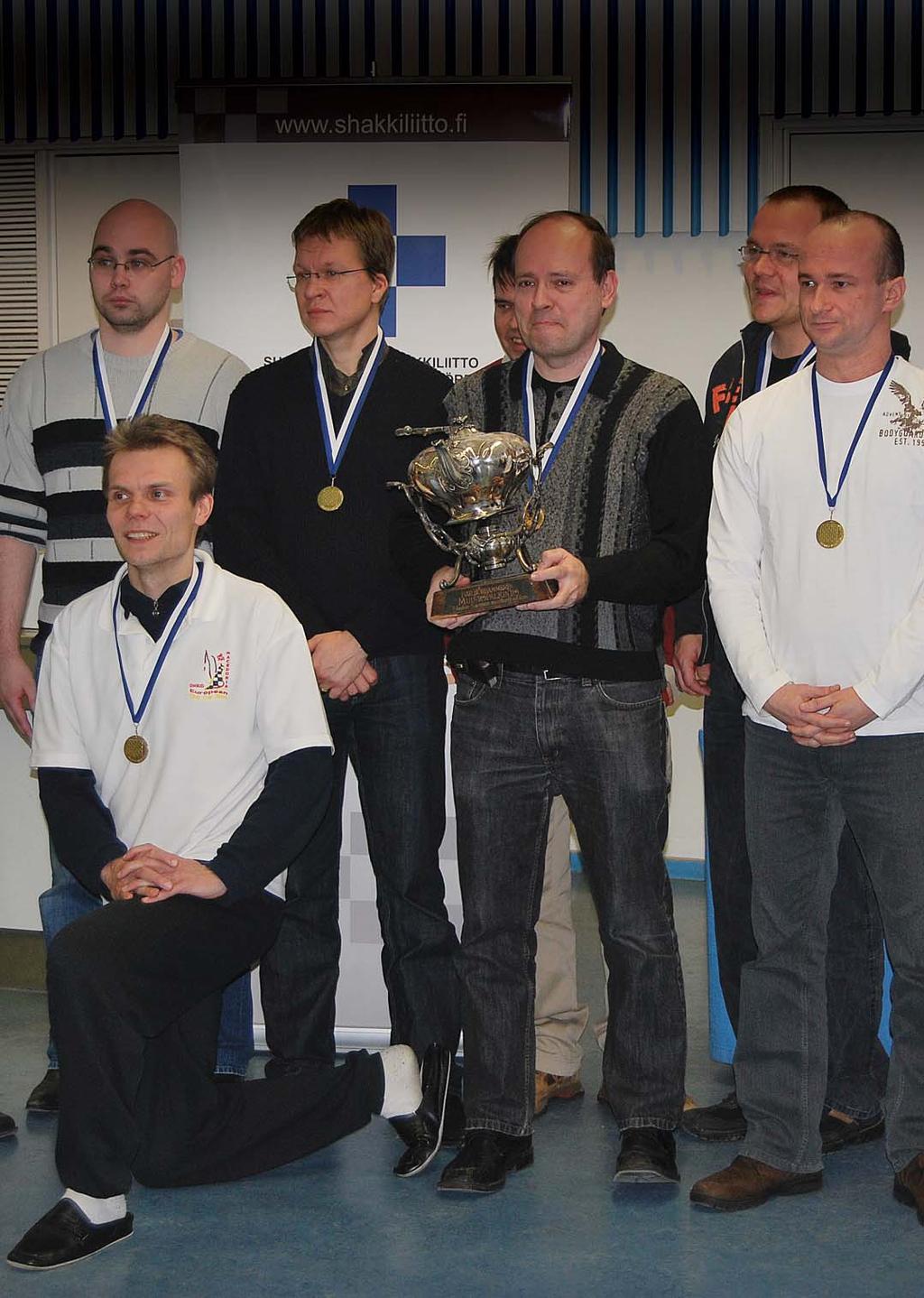 3 / 2010 SUOMEN SHAKKI ETELÄ-VANTAAN SHAKKI uusi seurajoukkueiden Suomen mestaruutensa. Mestaruus ratkesi viimeisellä kierroksella jännittävien vaiheiden jälkeen.
