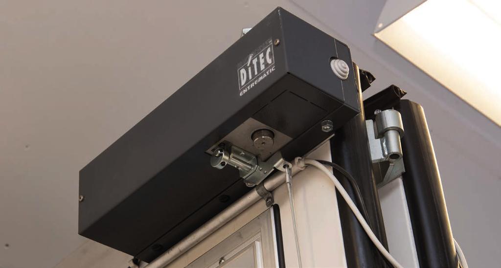 WWW.FINDOOR.FI Konekäytöt Ikkunat & käyntiovi Langaton ohjaus Min 50 mm FinDoor-ovet voidaan varustaa myös langattomalla kaukoohjauksella.