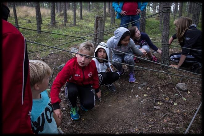 ympäri niin päärakennuksessa, kun järven rannalla rantasaunassa.