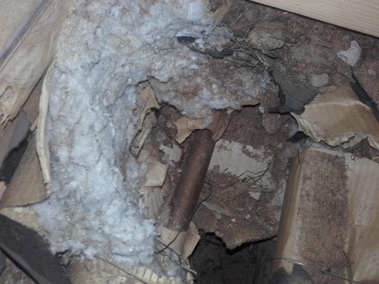 asbestia Kuva 2 Rakenteissa on käyttö- ja lämmitysputkistoja, joiden eristeistä otettiin materiaalinäytteet asbestin ja PAH-pitoisuuksien