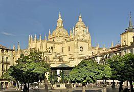 Se oli keskiajalla alueen monarkkien suosima residenssi, kunnes hovi muutti Madridiin vuonna 1561.