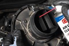 PUHDISTUS - MIEDOT CRC AIR SENSOR CLEAN PRO puhdistaa likaantuneen ilmamassa-anturin erittäin mieto puhdistusaine herkän kuumalevy- ja kuumalanka-anturin