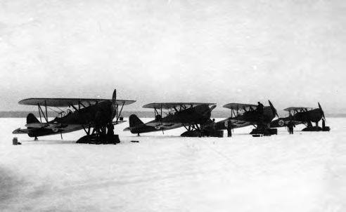 3/LLv 12:n Fokkerit Suur-Merijoella joulukuun alussa 1939. Koneet ovat FK-99, 100, 101 ja 105. Lentueen päällikkönä oli luutnantti Aulis Bremer. Lentolaivue 12:n kokoonpano 1.12.39 Komentaja maj Arvo Nisonen Koneet Ohjaajat Tähystäjät Ampujat 1.