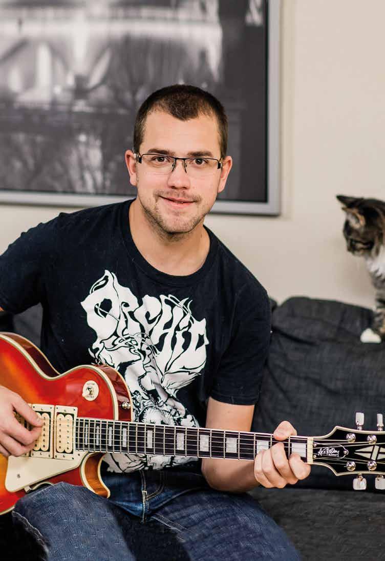10 John GUSTAFSSON Lattia-asentaja, jolla on intohimo musiikkiin. Sisäkorvaistute toisella puolella.