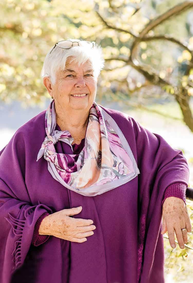 11 Ingrid Asplund Elämäntaitelija, luennoitsija ja aktiivinen sisäkorvaistutteen puolestapuhuja. Sisäkorvaistute molemmilla puolilla.