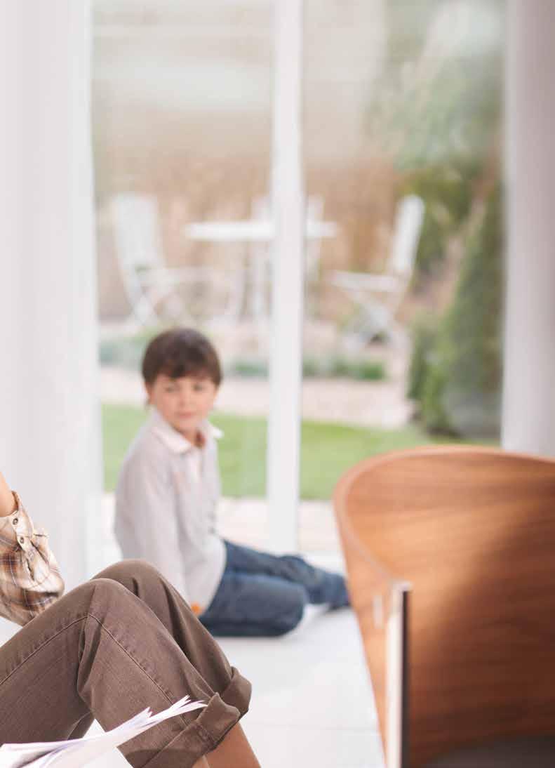 3 Kuulon heikkeneminen merkitsee myös yhteyden heikkenemistä perheeseen ja ystäviin, ja se tuntuu heikkenemisenä myös sosiaalisessa vuorovaikutuksessa ja työelämässä.