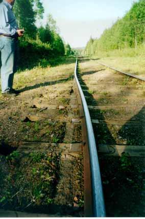 Kuva 3. Kolmen puutavaravaunun suistuminen kiskoilta Huutokoskella 31.5.2002.