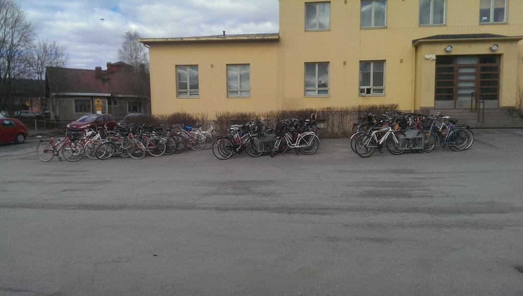Kuva 12 Rautatieaseman länsipuolella