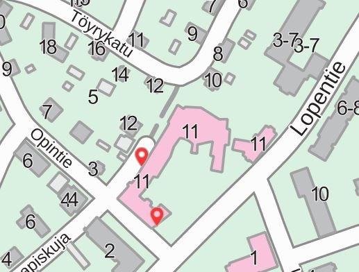 Koulun välittömässä läheisyydessä kulkee yhdistetty pyörätie ja jalkakäytävä, jota pitkin pääsee kulkemaan koululle pyörällä.