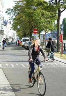 Nosto Kaksisuuntainen pyöräily on sallittu lähes kaikilla (yli 200 kpl) Gentin kaupungin yksisuuntaisella kadulla.