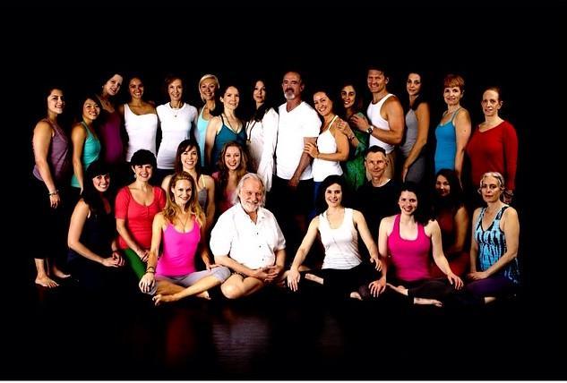KOULUTUKSEN HISTORIA ISHTA-joogakoulutus sai alkunsa Be Yogan joogaopettajakoulutuksesta 90-luvulla, kun Alan Finger perusti Be Yoga-studion, ja ensimmäiset ISHTA-joogan opettajat kouluttautuivat.