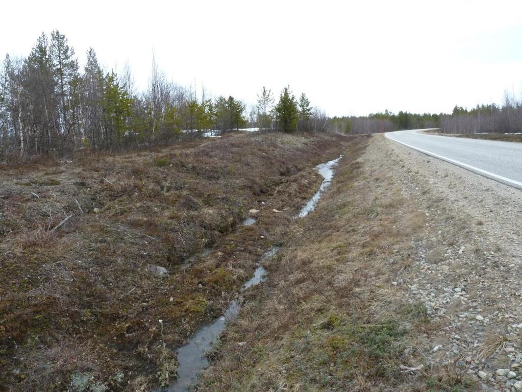 Kuva 411_3. Pl. 3750 m. Vasemman ojan ulkoluiska on romahtanut heti erikoiskuivatuskohteen ulkopuolella. Kuva otettu suuntaan 2.