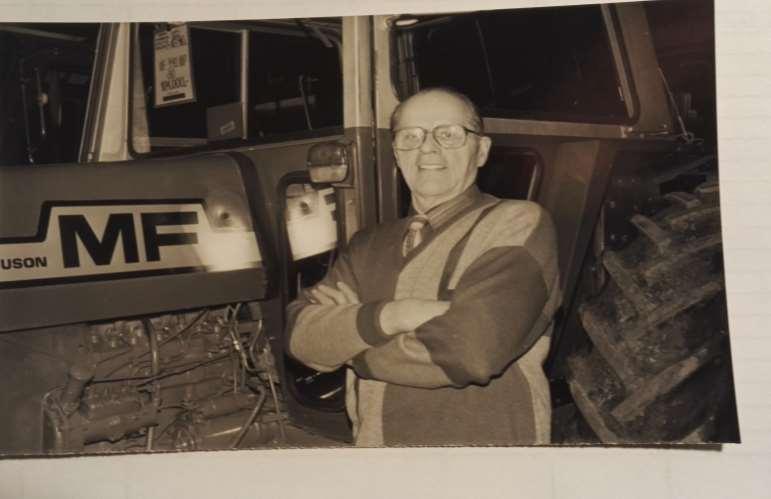 Birger Pike Vuorensola tuli töihin varaosamyyntiin 1951 josta siirtyi konemyyjäksi ja jäi eläkkeelle