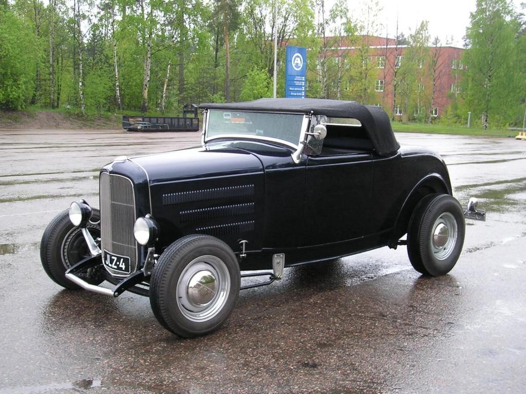 24 Sylinterimäärä: 4 Moottorityyppi: 4-tahti, nestejäähdytteinen Sylinterimitat: halkaisija 76, mm, iskunpituus 77, mm Sylinteritilavuus: 1397 cm 3, (1,4 l) Puristussuhde: 7,9 : 1