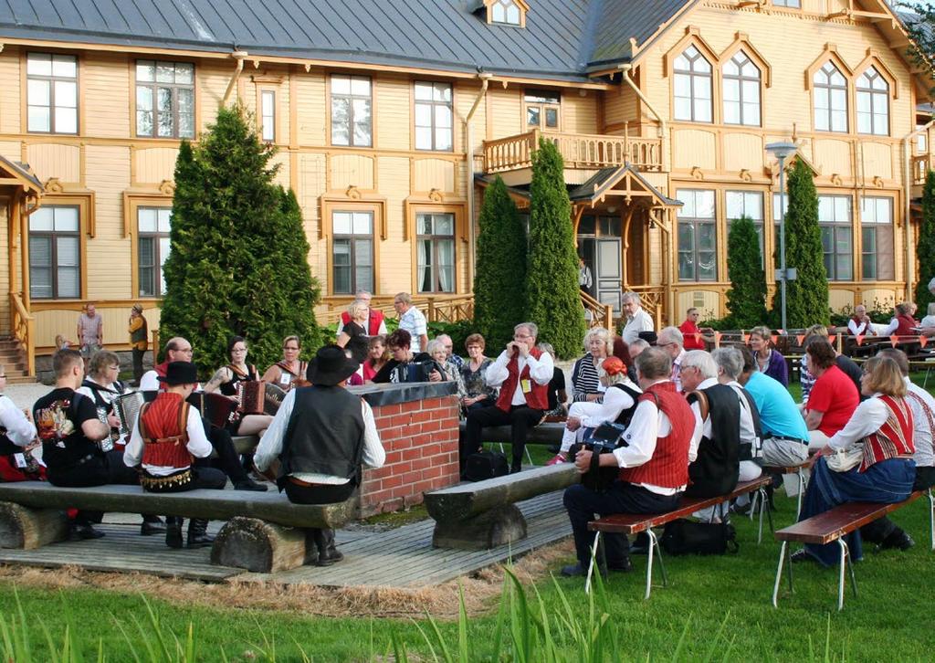 kaupunkikierros. Liityntäkuljetukset kotimaassa lisämaksusta. Hinnat ovat alkaen-hintoja/hlö.