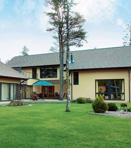 Uusi katto on aina viisas investointi. Jokainen kattoon investoitu euro nostaa talosi arvoa. Kun uusit kattosi, voit tehdä siitä myös samalla entistä kauniimman.