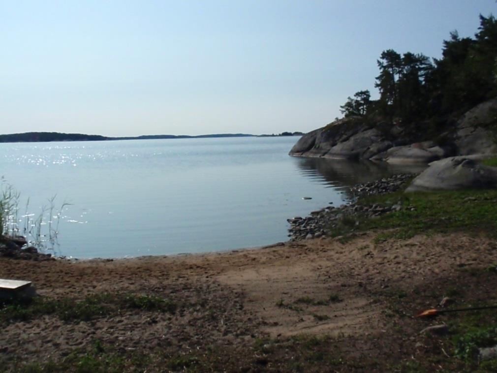 44 Kuva 12. Hiekkaranta Brännskäristä. (Kuva: Marika Karulinna) Hiekkarantoja on syväväylän varrella lähinnä sisäsaaristossa ja osa niistä on virkistyskäytössä. 6.7.