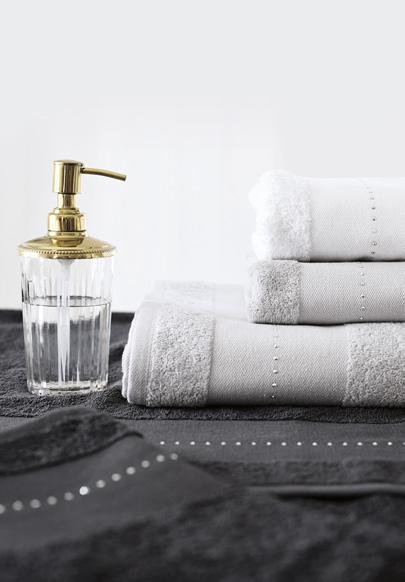 BATH ENNI SINUN HETKESI Laadukkaat pyyhkeet tekevät myös kylpyhuoneesta ylellisen.