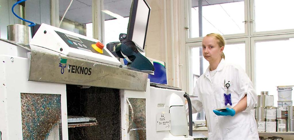 2 Kattava sävypalvelu Puisten ovien ja ikkunoiden väreillä on suuri merkitys. Laadukkaita puisia ikkunaratkaisuja haluavat eivät tyydy massatuotteisiin.