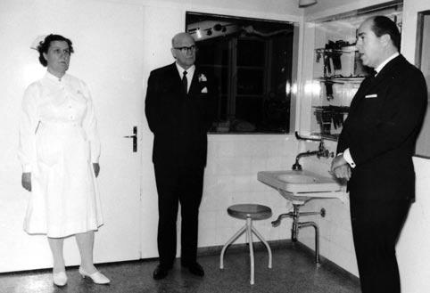 Sotasairaalana ollut kaupungin sairaala vapautui 1955. Siinä toimittiin seuraavat kaksikymmentä vuotta. Tuohon aikaan Liisa asui ensin sairaalaa vastapäätä puurakennuksessa.