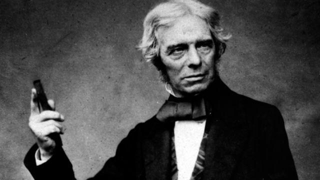 1831: Michael Faraday (englanmlainen fyysikko ja kemism) teki sarjan kokeita jotka johmvat sähkömagneeusen indukmolain löytymiseen (mm. liikuu magneeua virtasilmukan lävitse).