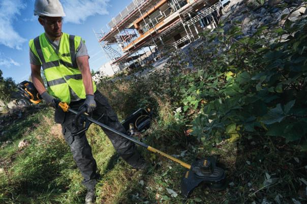 XR HIILIHARJATTO RUOHOTRIMMERI & -RAIVURI DCM571 Tehokas hiiliharjaton moottori metallisella moottorikotelolla mahdollistaa pidemmän käyttöajan ja käyttöiän.
