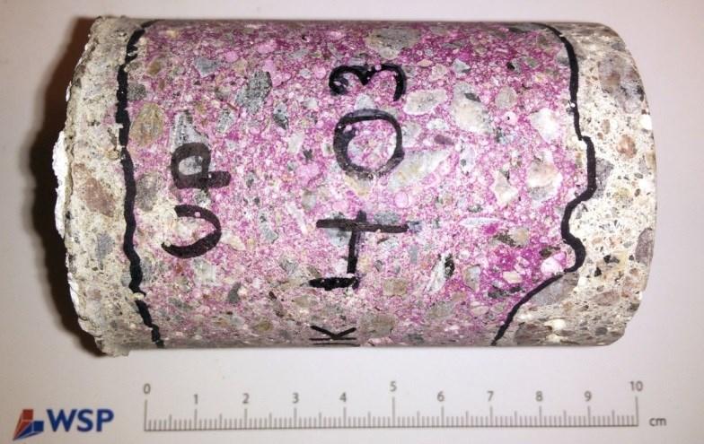 11037/OH/16 TUTKIMUSRAPORTTI 10 (15) YLEISTARKASTELU Tutkimuskohde Poralieriö, parvekekaide Työnumero 11037 Näytetunnus JK 403 Mitat Ø 56 mm, pituus 81 mm Karbonatisoituminen määritettynä