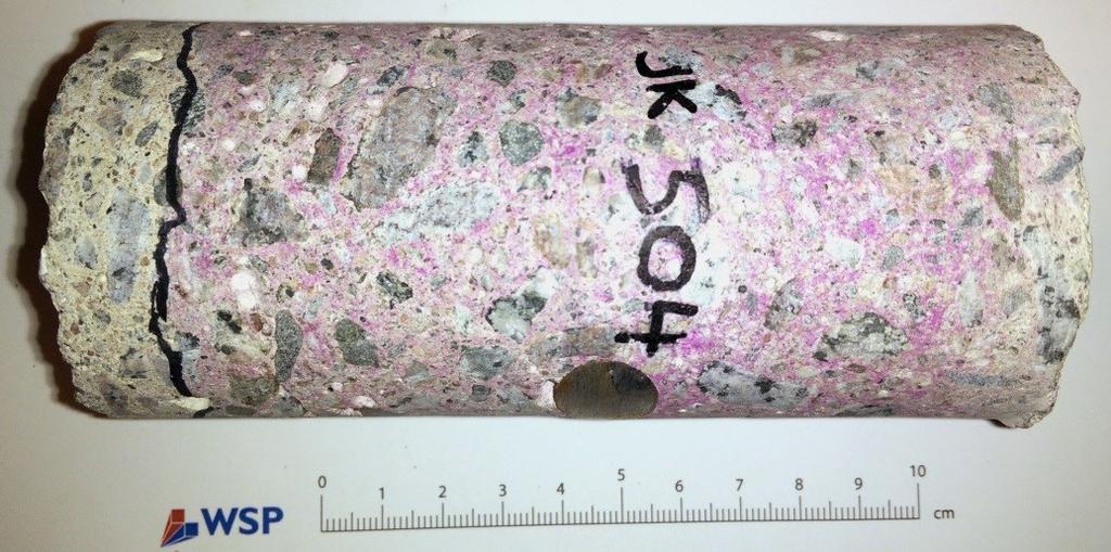 11037/OH/16 TUTKIMUSRAPORTTI 12 (15) YLEISTARKASTELU Tutkimuskohde Poralieriö, parvekepieli Työnumero 11037 Näytetunnus JK 504 Mitat Ø 56 mm, pituus 125mm Karbonatisoituminen määritettynä