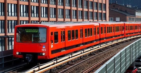 2 ONNETTOMUUDEN TUTKINTA 2.1 Paikkatutkinta Keravan hätäkeskus lähetti kello 2.27 metrovaunujen törmäyksestä tekstiviestin Onnettomuustutkintakeskuksen päivystäjälle.